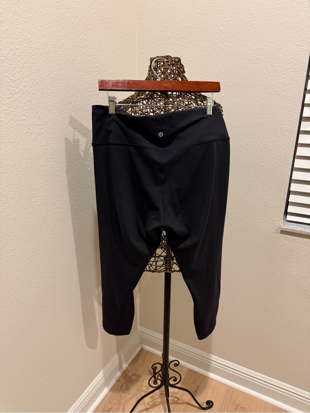 lululemon athletica Crop Legging - Picture 4 of 5